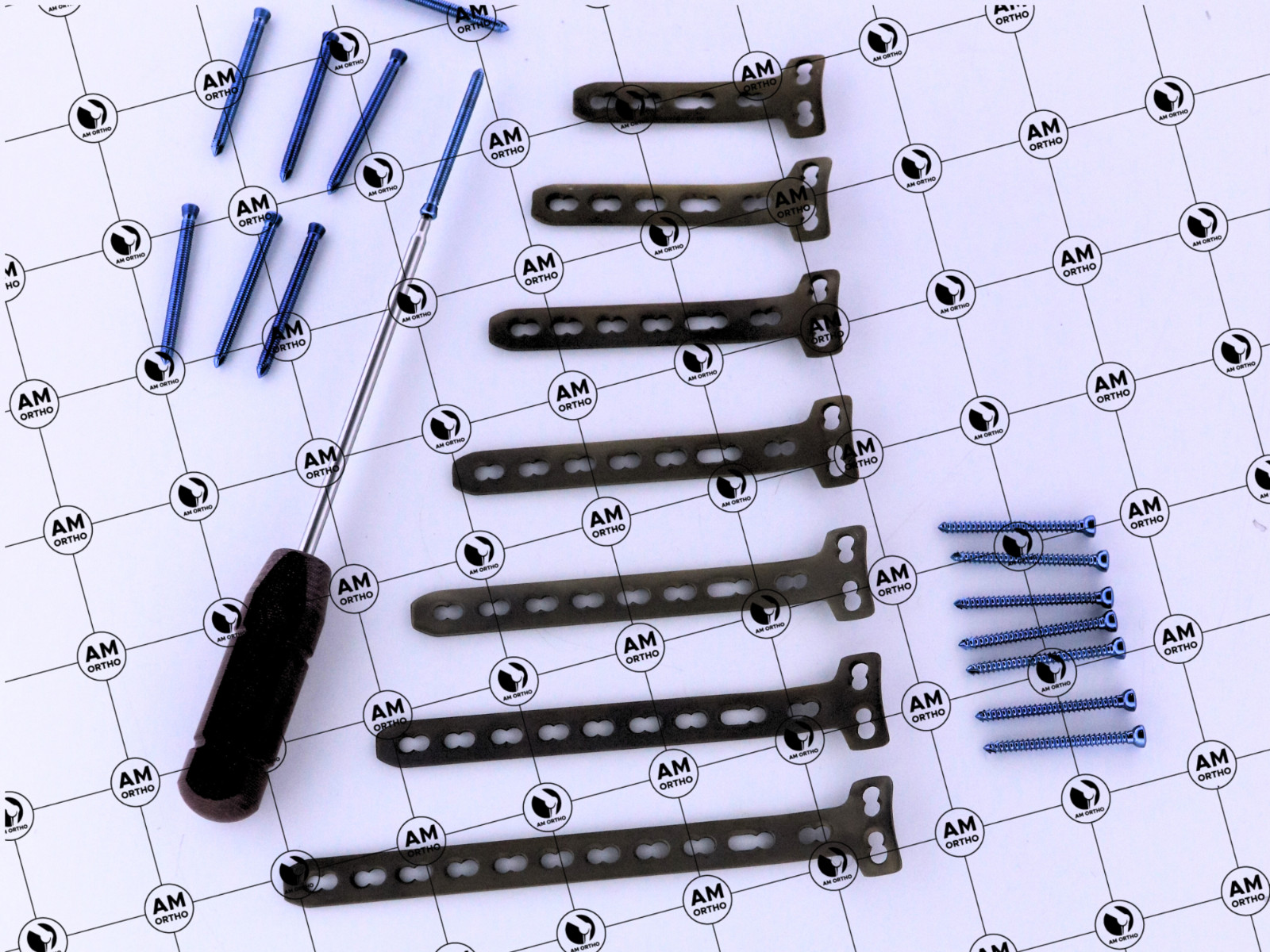 4.5/5.0mm Ṕroximal Ḿedial Tibià T Ṕlàtes 4-10Holes With LCP Screw 113Pcs Set Ti