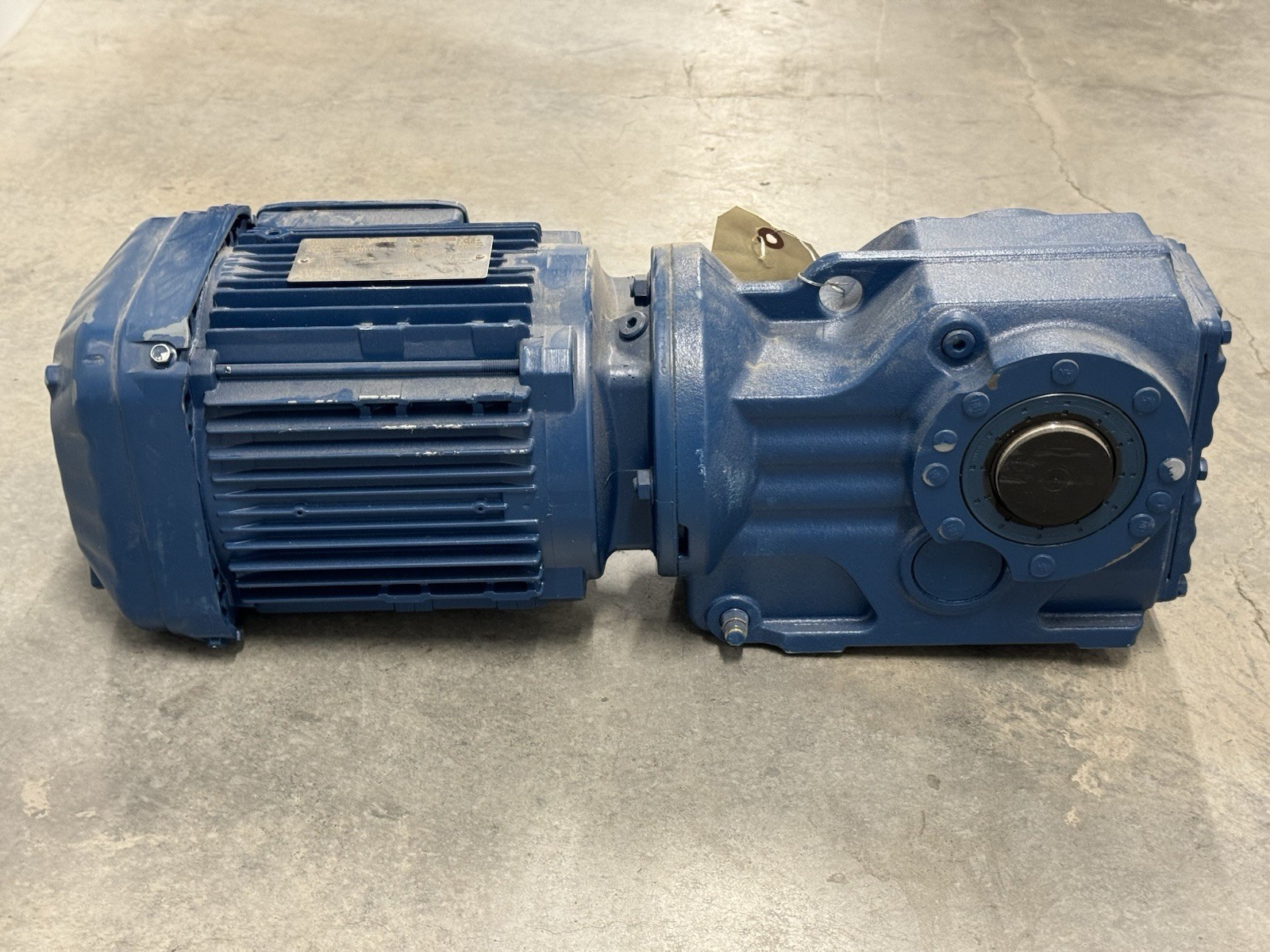NEW SEW-EURODRIVE KA47/T DRN90S4 GEARMOTOR 1.5HP 5.81:1