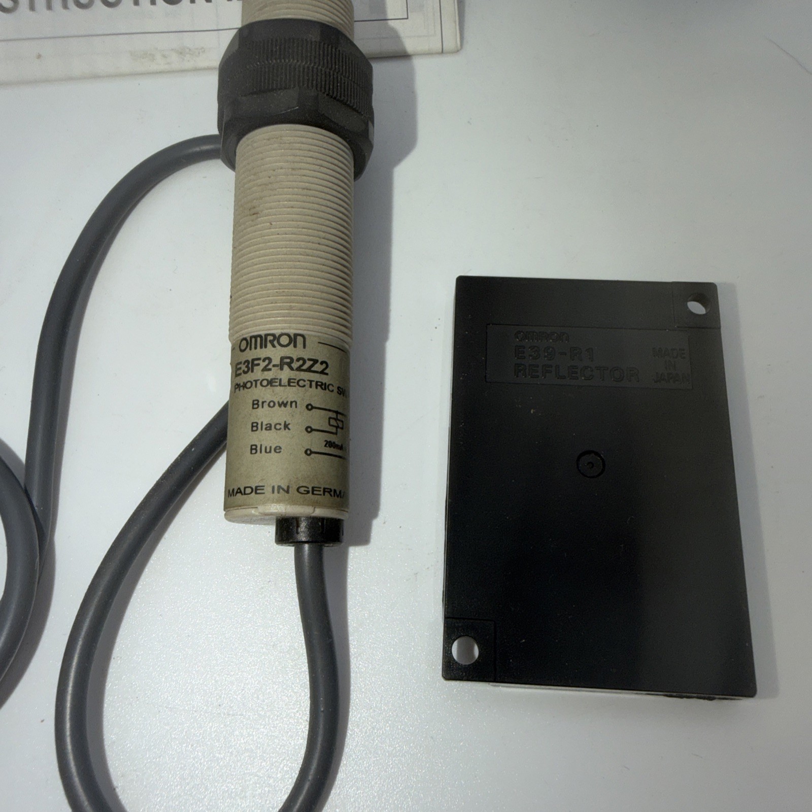 OMRON E3F2-R2Z-2 2M PHOTOELECTRIC SENSOR