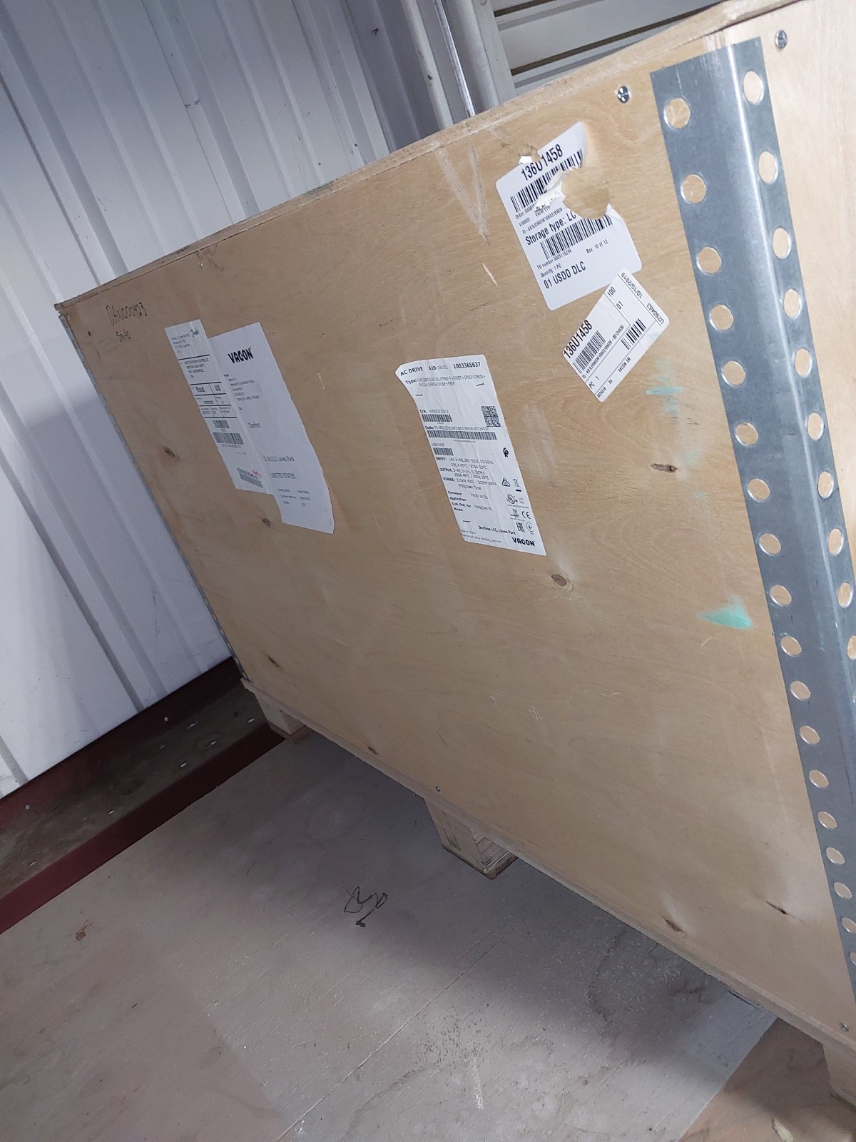 Vacon 136U1458 VACON0100-3L-0590-5+SRBT+IP00+DBIN+FL02+QEPO+DLSE+FBIE VFD