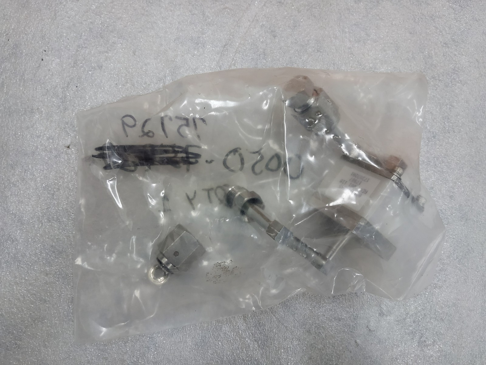Applied Materials 0010-13645 GASLINE, ISOLATOR, MIXED, HT BESC AMAT