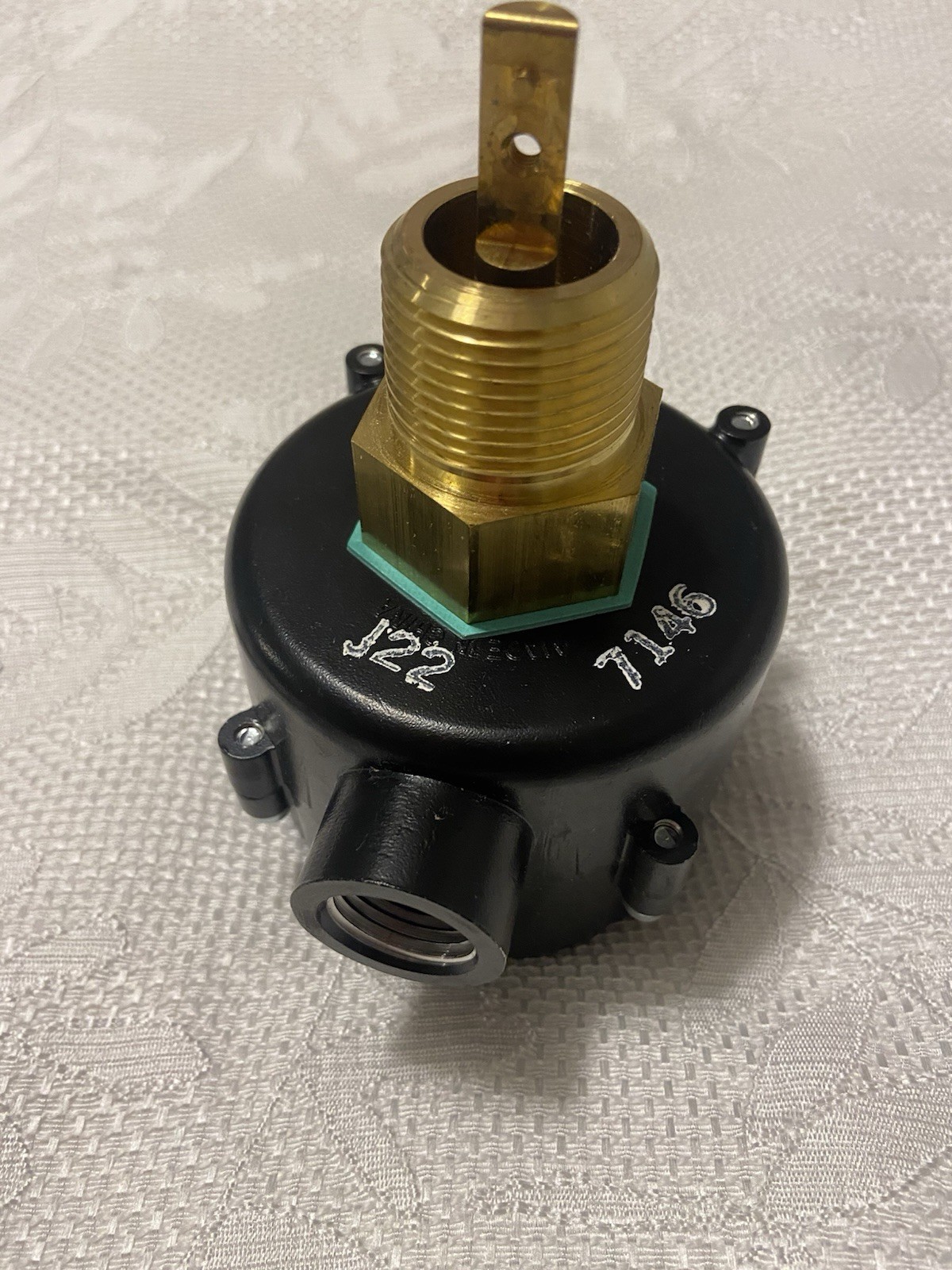 Brass Liquid Flow Switch 2786 B32 Plastic Black Brass Industrial Component