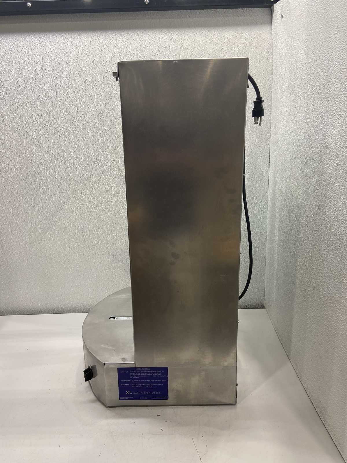 AutoGyros 65 lb. Vertical Natural Gas Gyro Broiler 4LG