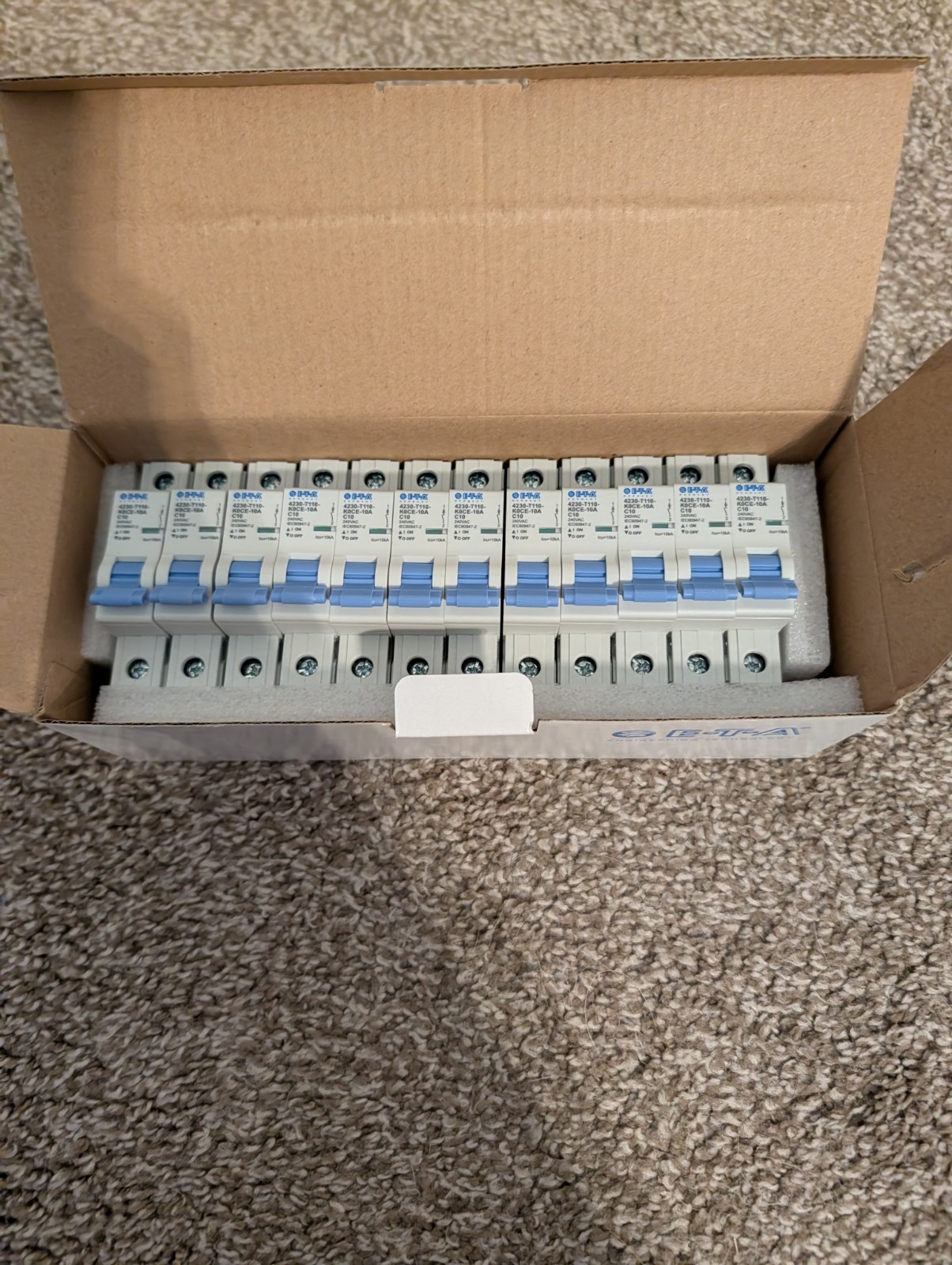 «LOT OF 12» E-T-A 4230-T110-K0CE-10A Circuit Breakers
