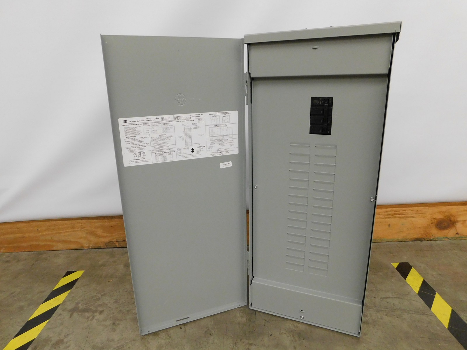 GE TM3220R64K Loadcenters and Panelboards