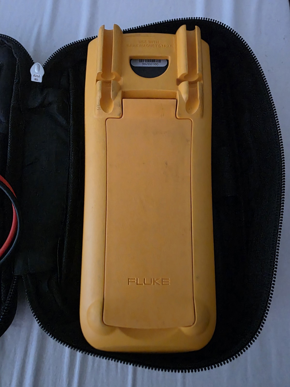 Fluke 1587 FC Insulation Multimeter w/ Carrying Case and Leads
