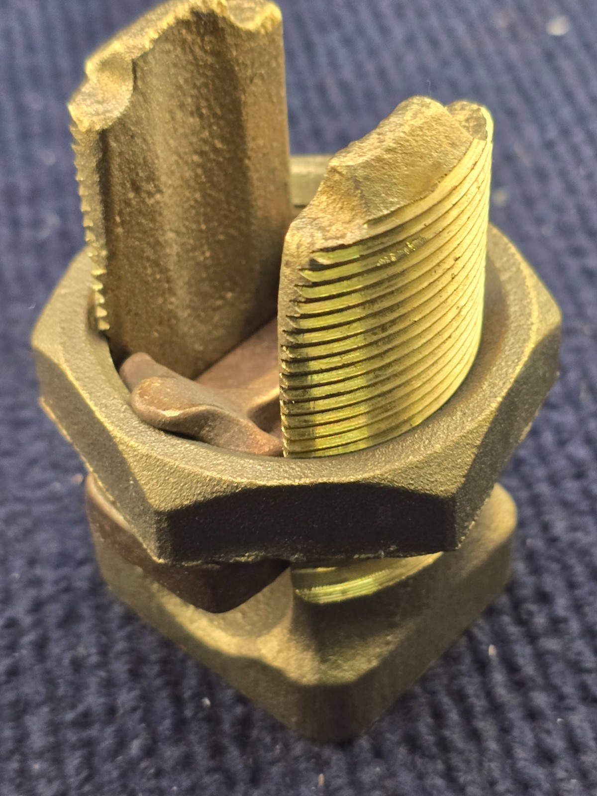 Burndy KS39 Servit Copper Split-Bolt Connector Run 750kcmil Tap 4/0 AWG Stranded