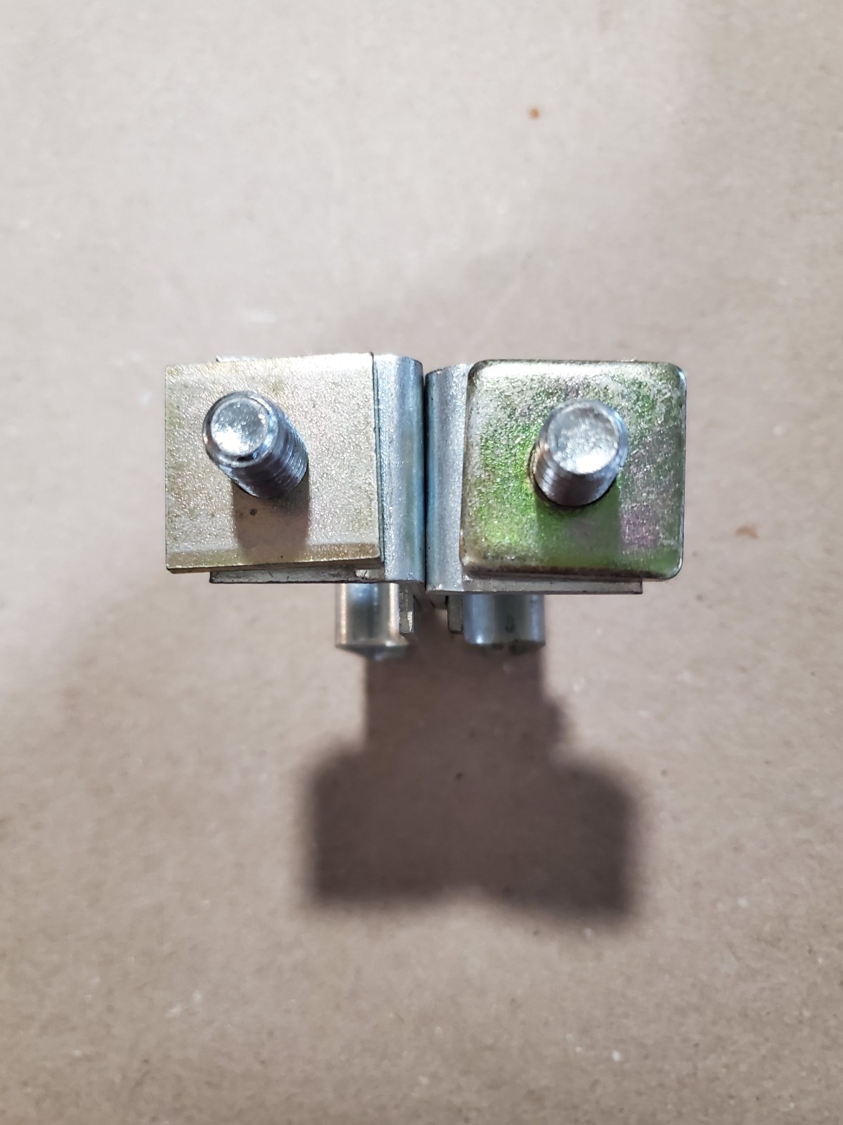 BOLTED TRACK HANGER ASSEMBLY. 14 Ga. Track Duct O Wire FC-CHIF
