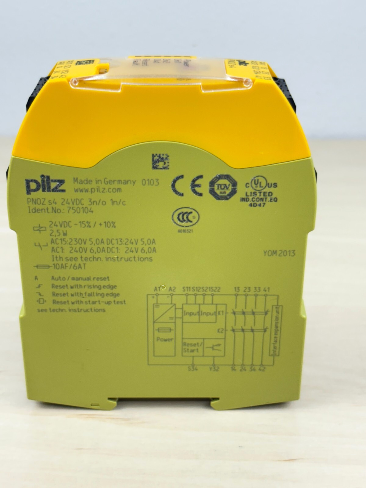 Pilz PNOZ S4 24VDC Safety Relay , 3 n/o, 1 n/c, 750104