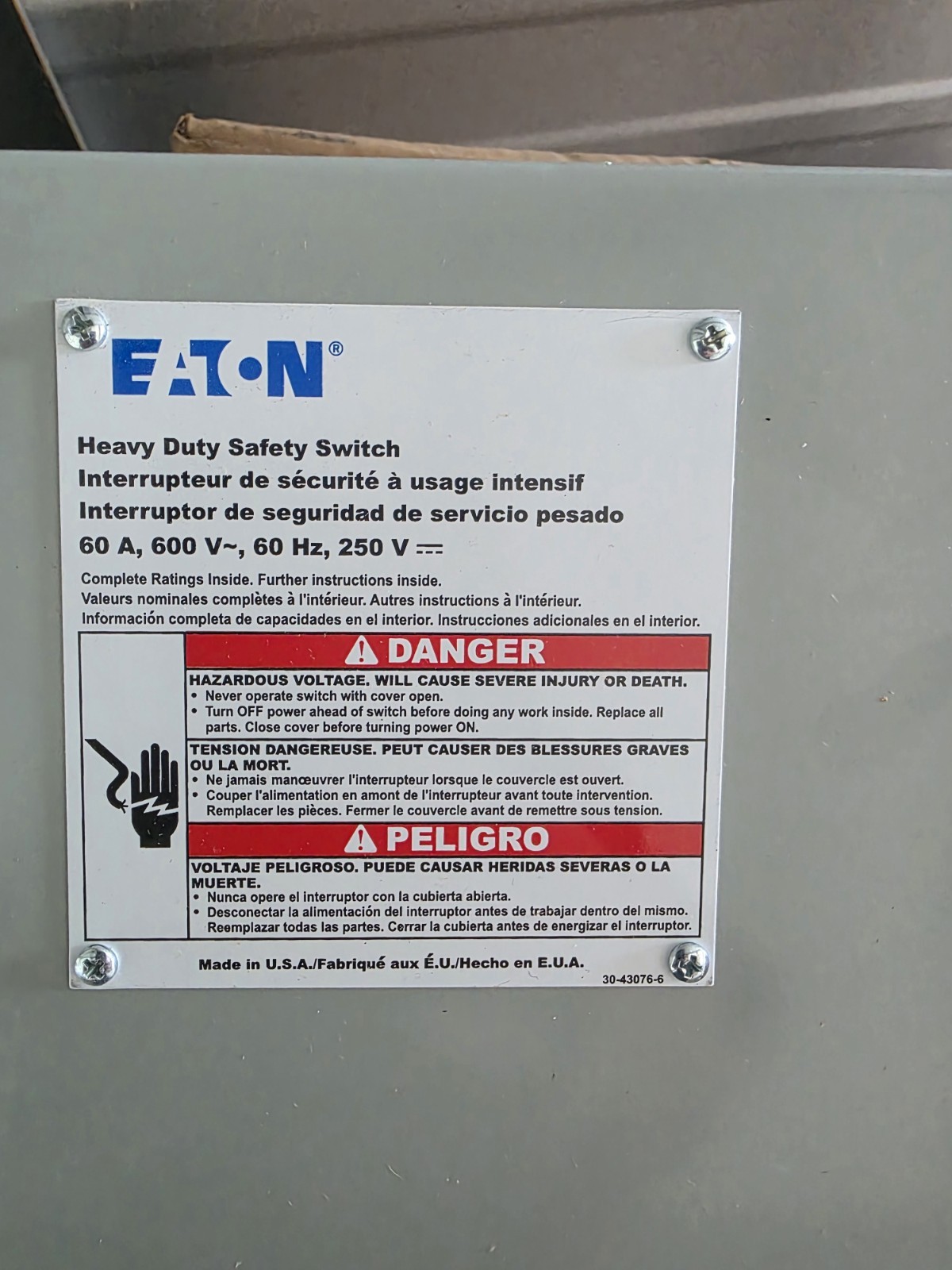 New Eaton STS362ND33 fusible shunt trip safety switch 60 Amps and 600V
