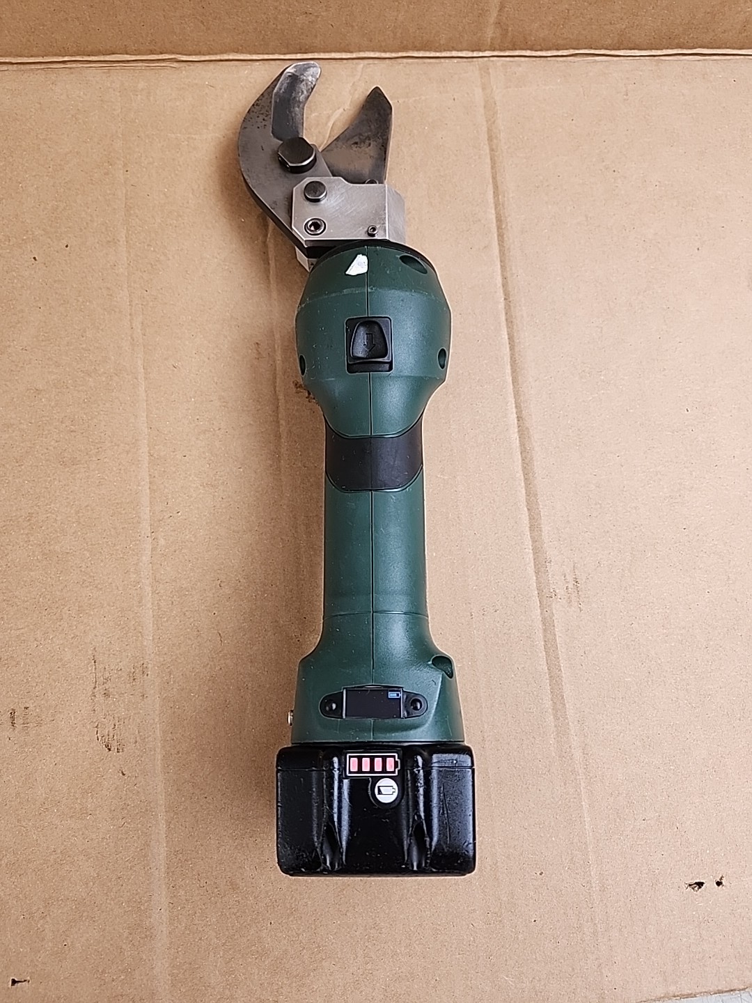 Greenlee Gator Cable Cutter Es32x W 5.0Ah Battery