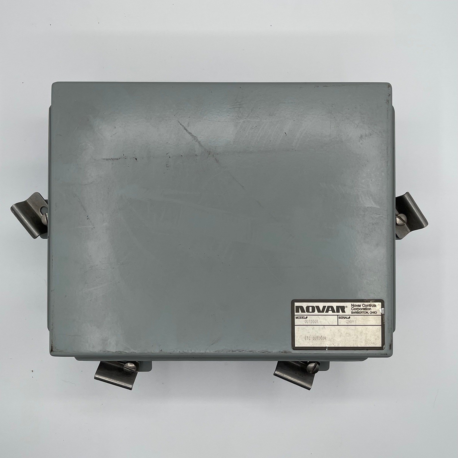 Novar Controls Outdoor Electrical Enclosure Metal Junction Box Gray 8x10x4in