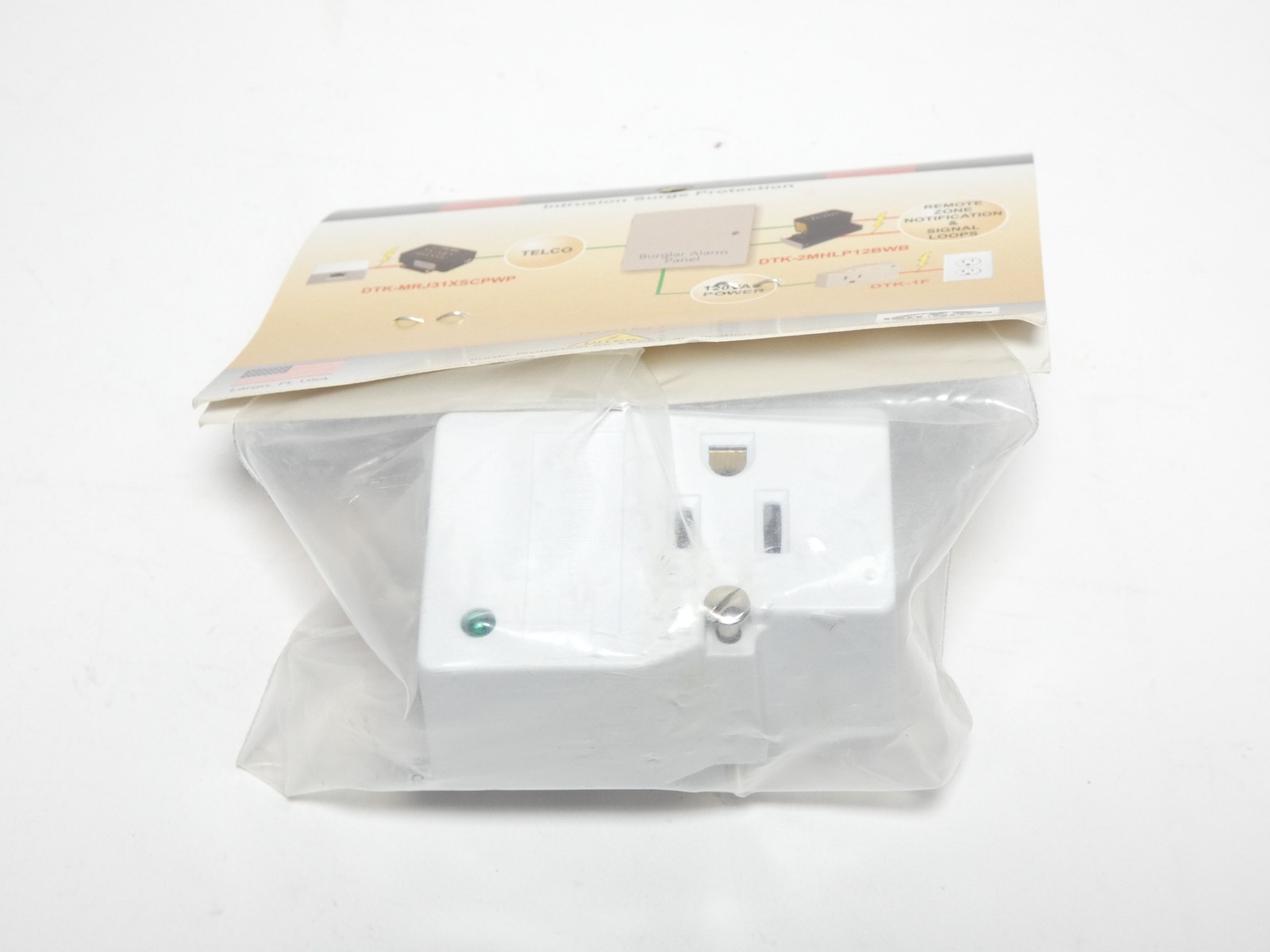 Ditek DTK-1F 1-Outlet Plug-In Wall Mount Surge Protection 120V 15A – NEW Surp…