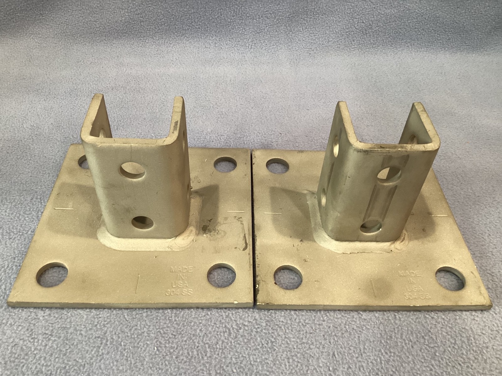 UNISTRUT STAINLESS STEEL FLOOR MOUNT BASE, QUANTITY OF 2