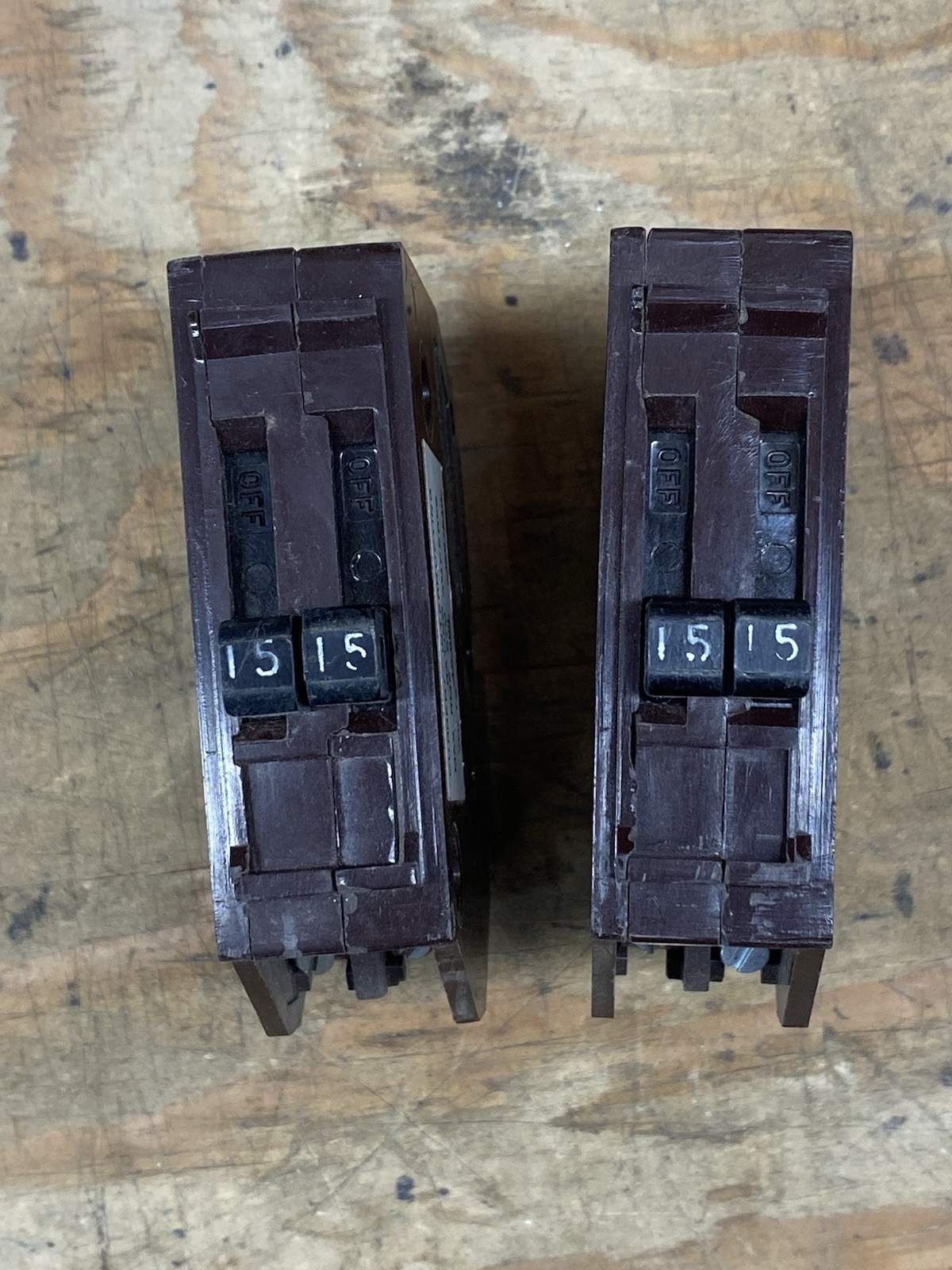 Wadsworth B1515 – 15 Amp 120V Tandem Circuit Breaker w/ Metal Foot