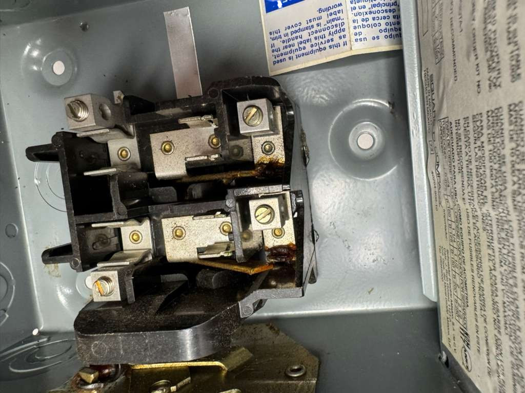 Square D D221NRB General Duty Safety Switch Series E3, 30A, 240VAC *Please Read*