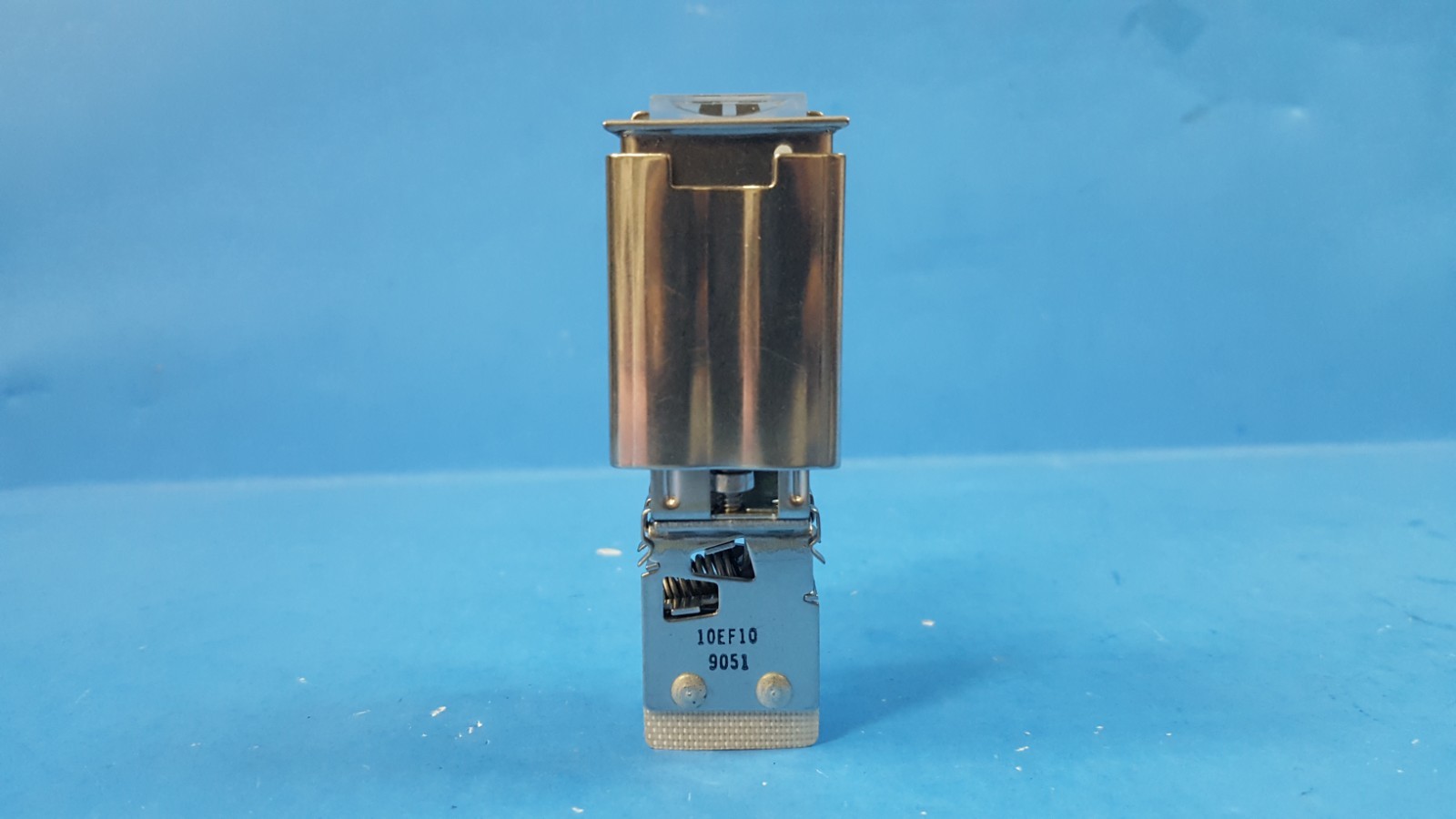 ONE PC- Indicating Switch, EATON, DPDT, 10EA1C1F10J2L(W)N1R1V13Square, Wave