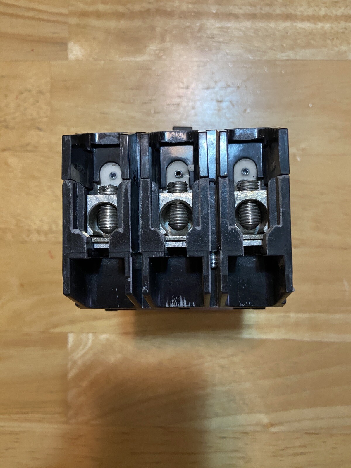 GE TEY340 TEY M02 340 3 Pole 40A 277/480 TEY Bolt On Circuit Breaker