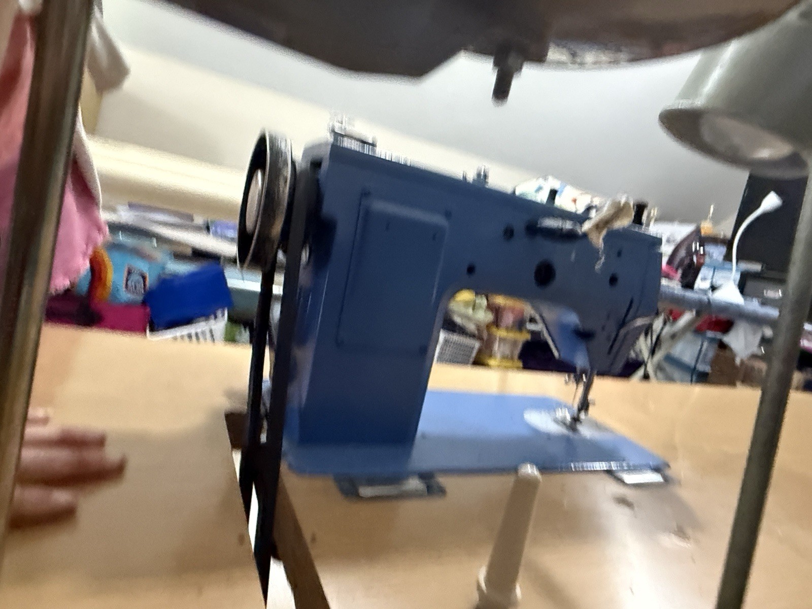 SINGER Industrial Lockstitch Sewing Machine complete set up with Clutch Motor