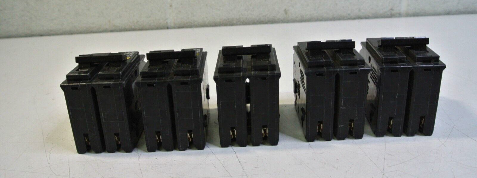 (5) Square D HOM240 Circuit Breaker 2-Pole 40 Amp 120/240 Volt AC