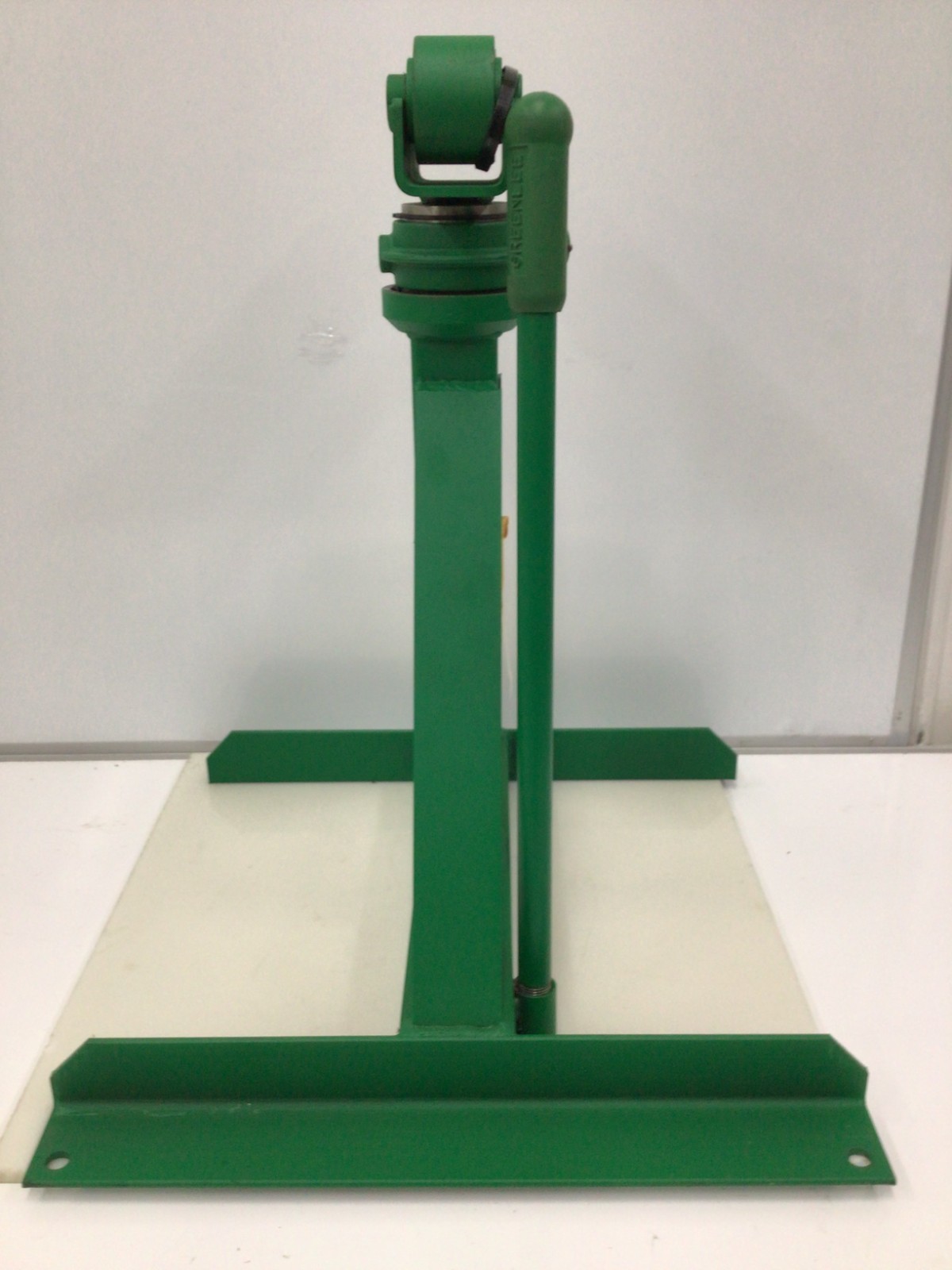 Greenlee 656 3,750 Lb Load Capacity per Level Ratcheting Reel Stand