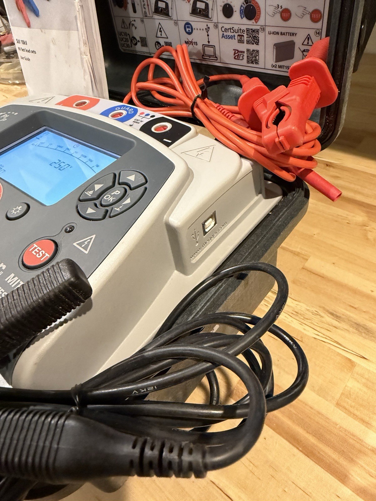 MEGGER MIT515 5KV INSULATION TESTER W/ LEADS & CHARGER (TESTED) FREE SHIPPING