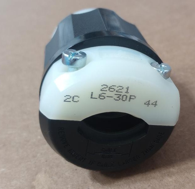 NEW Leviton 2621-CS 250 VAC, 30 A, 0.52 to 0.93″ Cord Locking Plug Free Ship