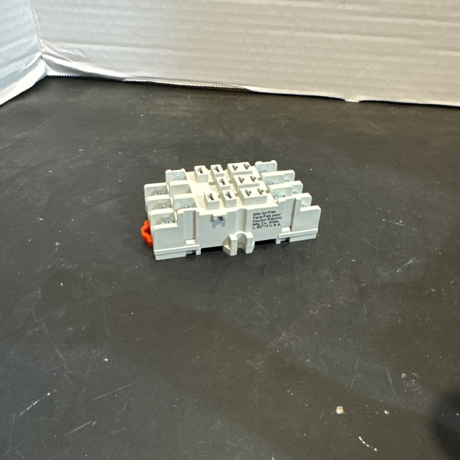 Dayton 5X853N Relay Socket, 11-Pin Blade, 15A 300V Max, DIN Rail NOS
