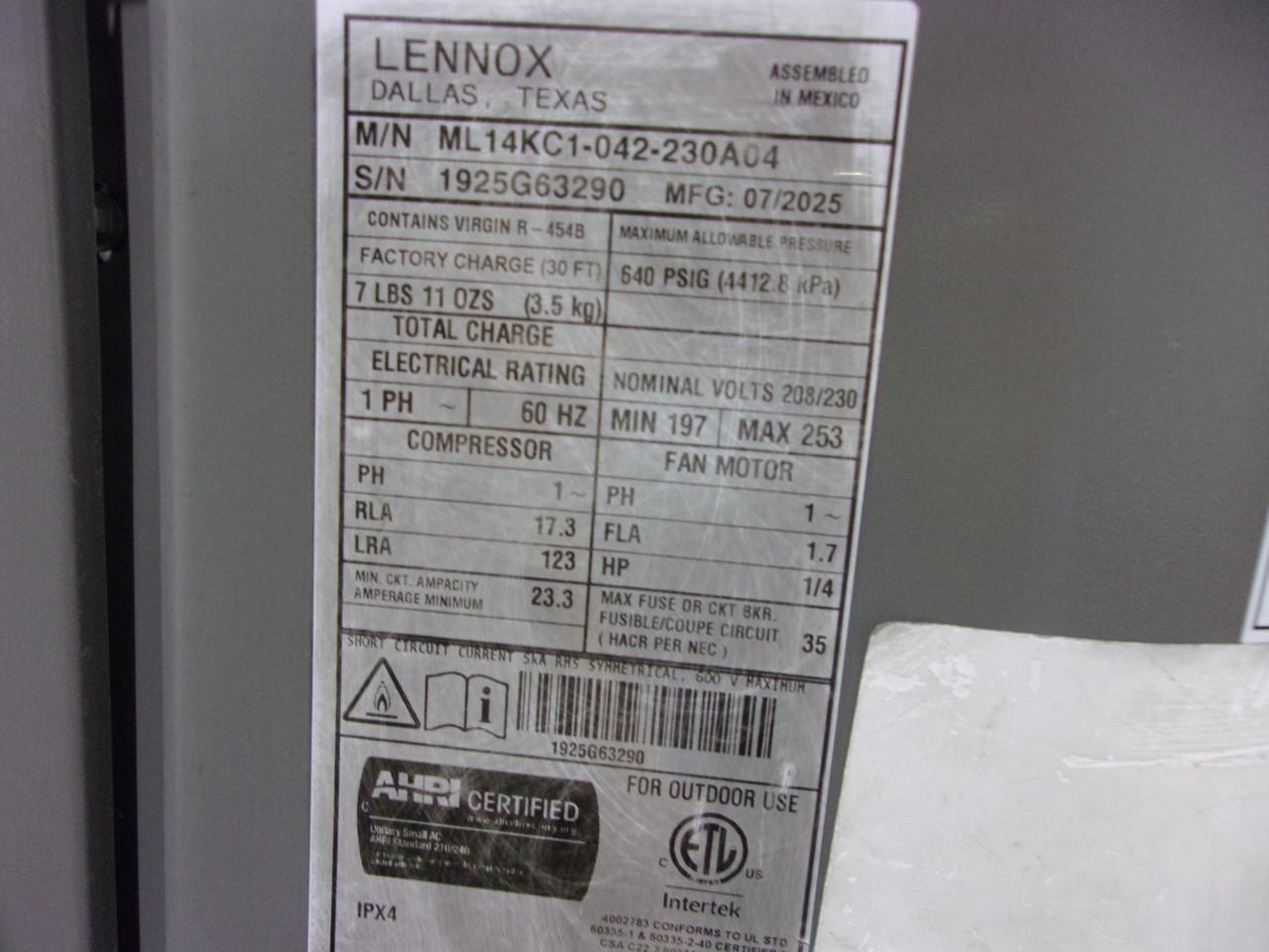 LENNOX Scratch & Dent Central Air Conditioner Condenser ML14KC1-042-230A04 ACC-2