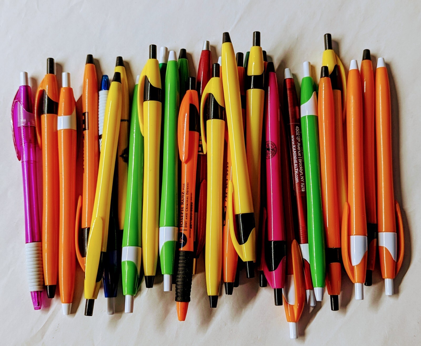30ct Lot Misprint Retractable Click Pens: Javalina/Slimster BRIGHT MIXED COLORS