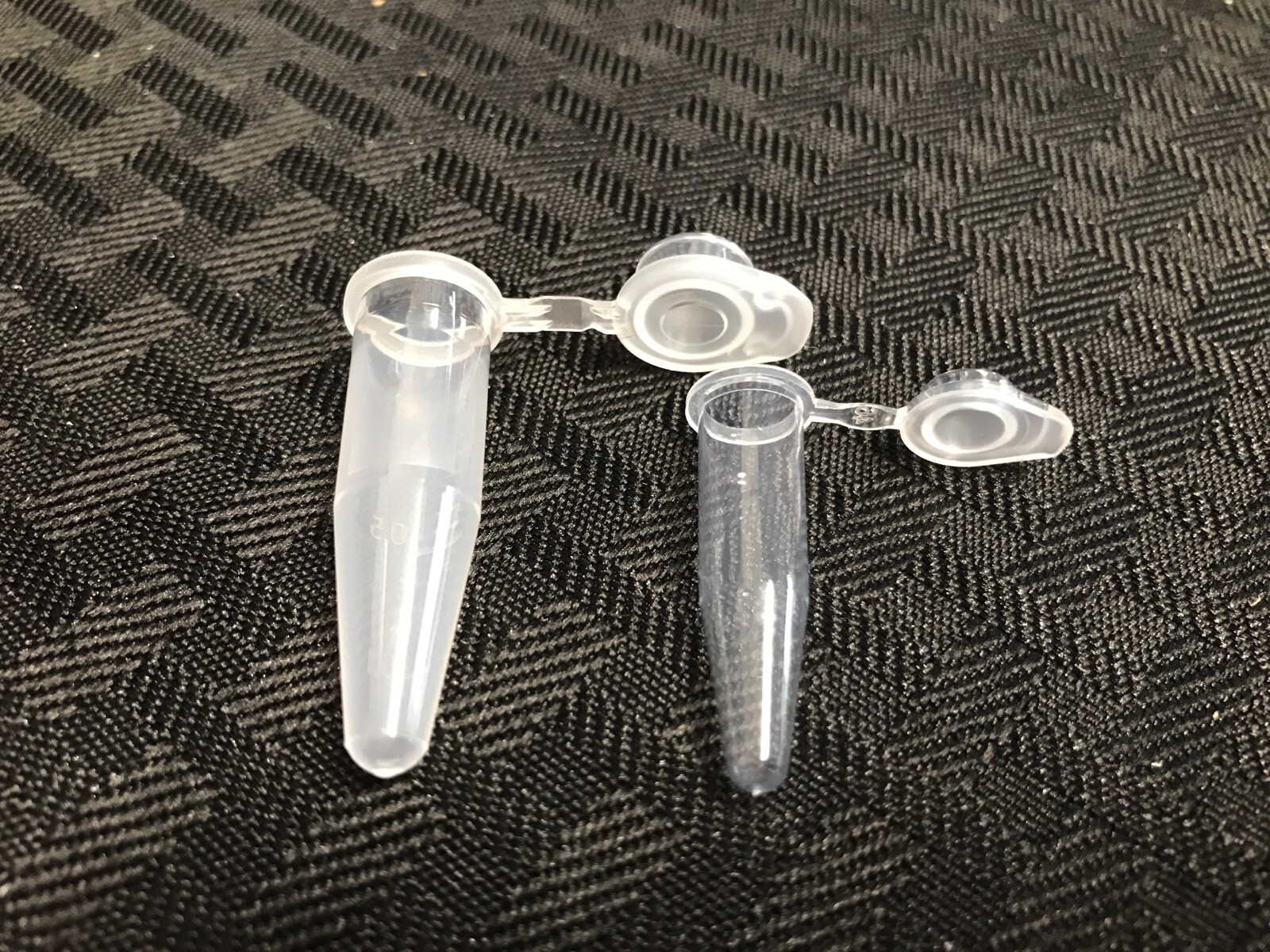 (325) Seal-Rite 1.5mL (85) & 0.5mL (240) Plastic Microcentrifuge Tubes
