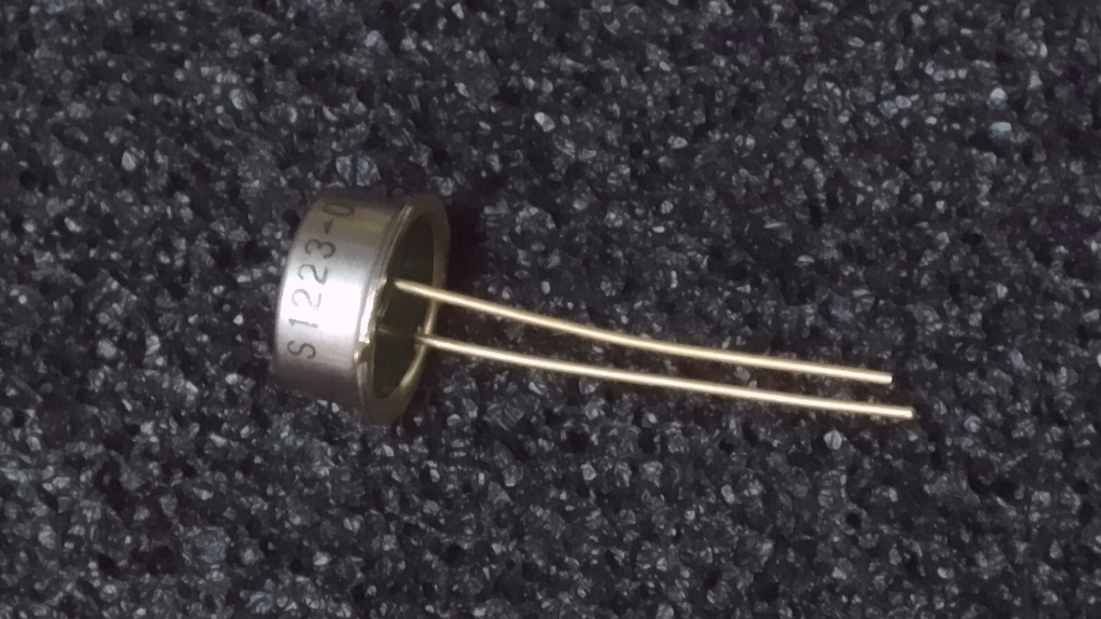 Hamamatsu S1223-01 Si Gold Pin Photodiode, Visible to Near Infrared, TO-5 – New