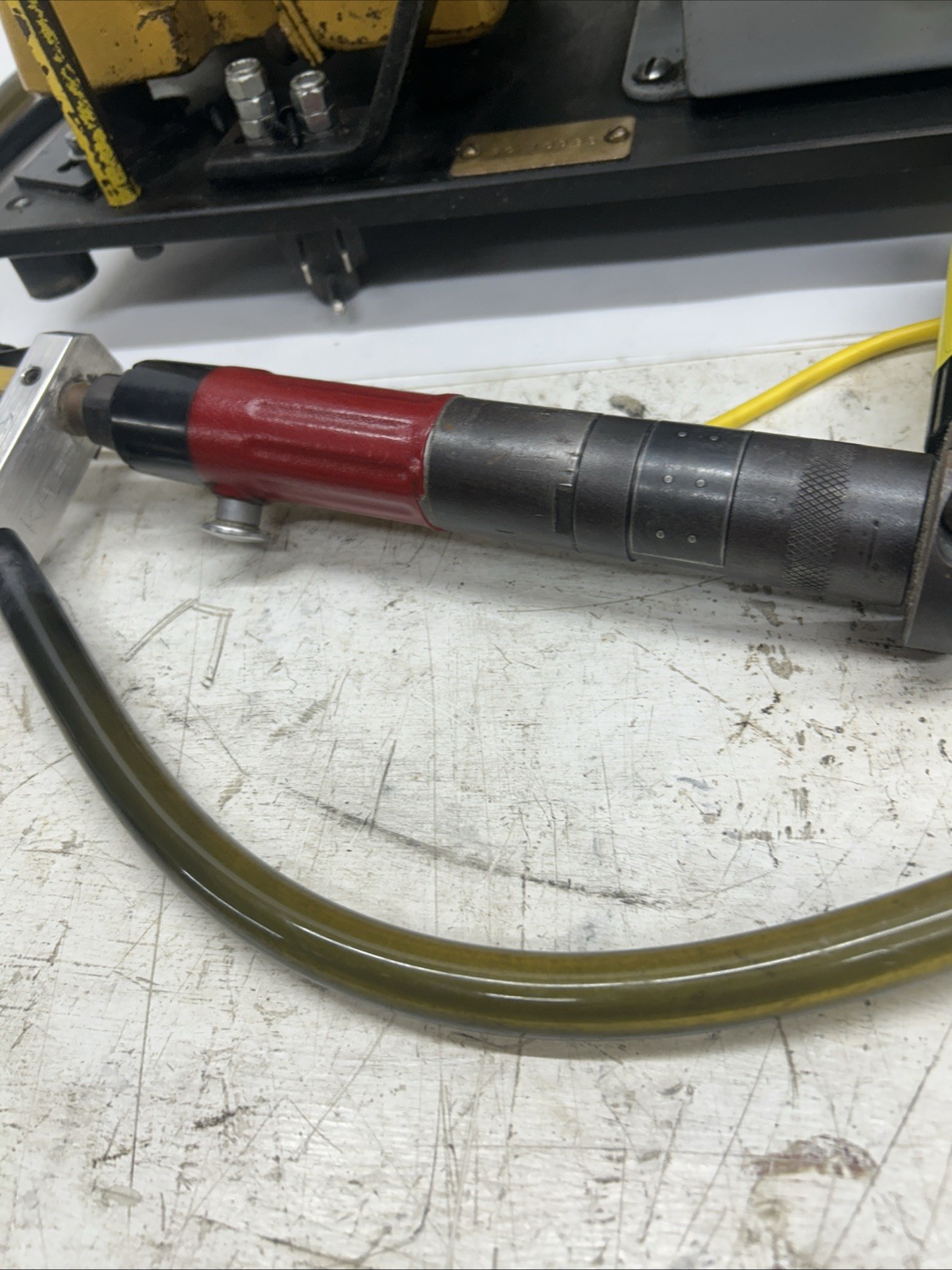 DTI 5000 Automatic Feed Screwdriver. Industrial Automatic Blow Feed Screw Gun.