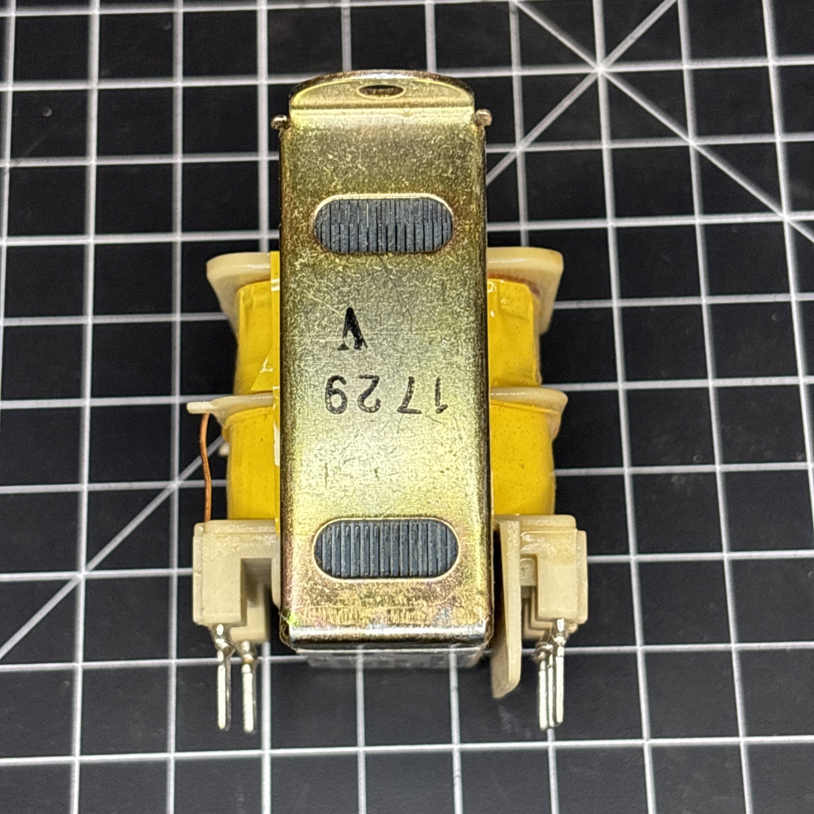 Honeywell AT140B1024 General Purpose Transformer 208V or 240V to 24V Class 2/3