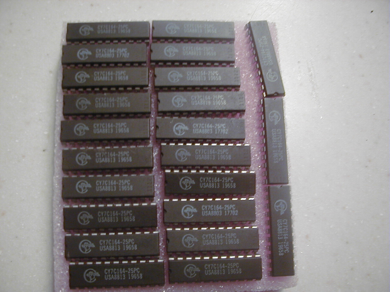 CY7C164-25PC STATIC RAM 16K X 4 22 PIN Ceramic DIP CYPRESS (LOT OF 1)