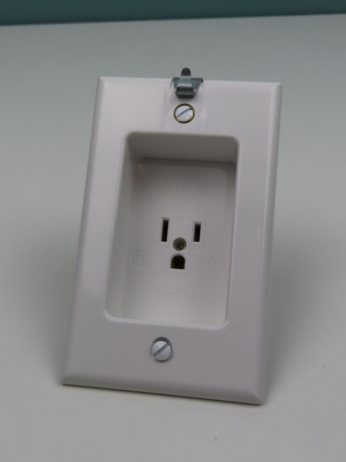Leviton 688-W, 125 V, 15A, NEMA 5-15R, White, Clock Hanger Receptacle, 1 pc, New
