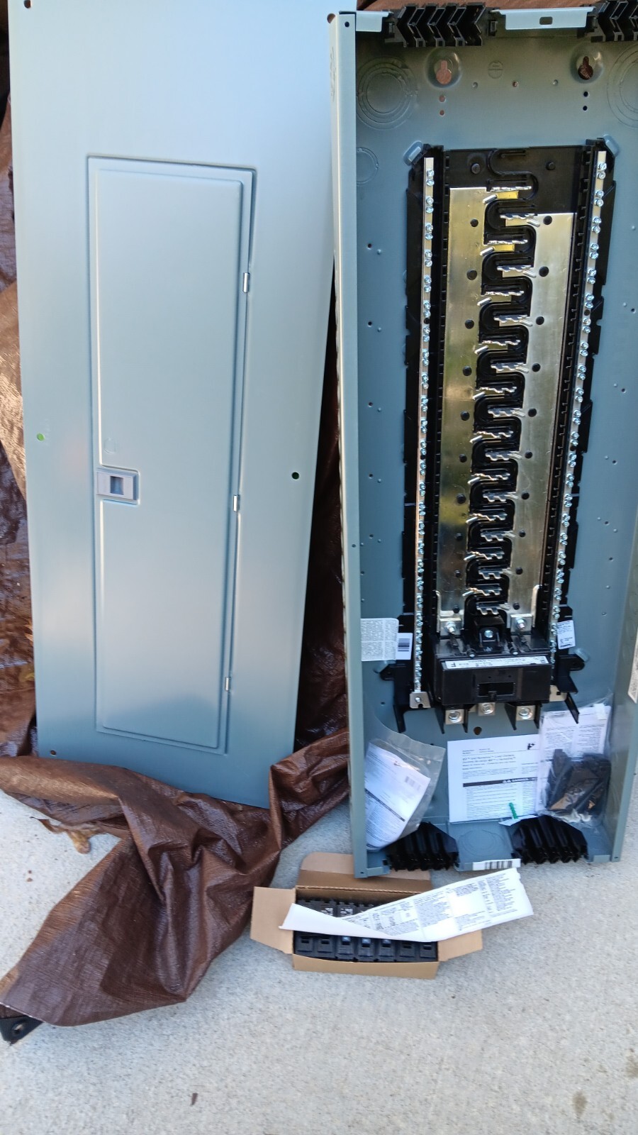SQUARE D 200 amp breaker panel box, HOM4080M200PQCVP. $229.00 NEW.