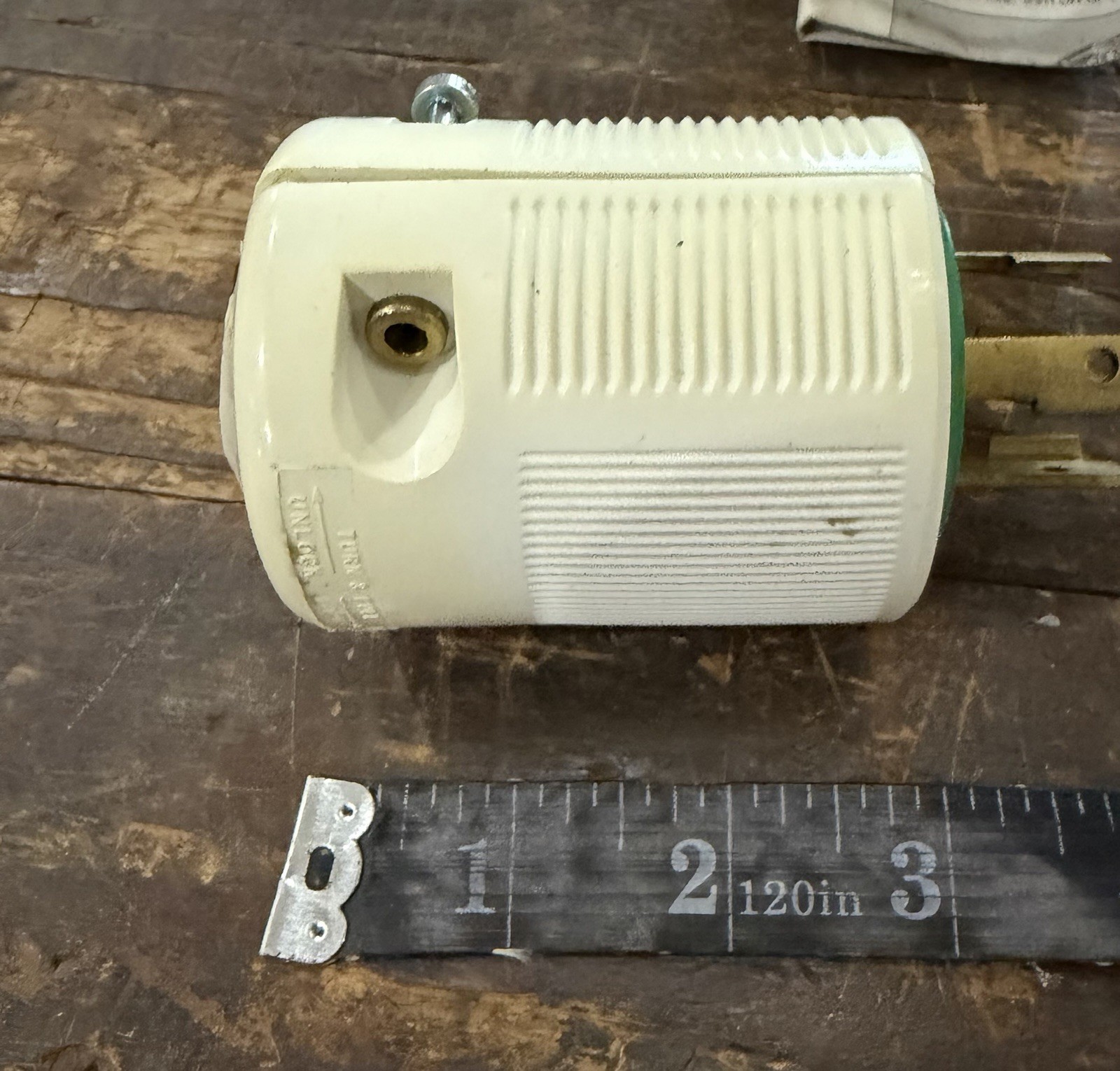 Industrial Surplus Leviton 3P 4W 30A 480V 3PH LOCKING PLUG 71630-P Clamptite X 2