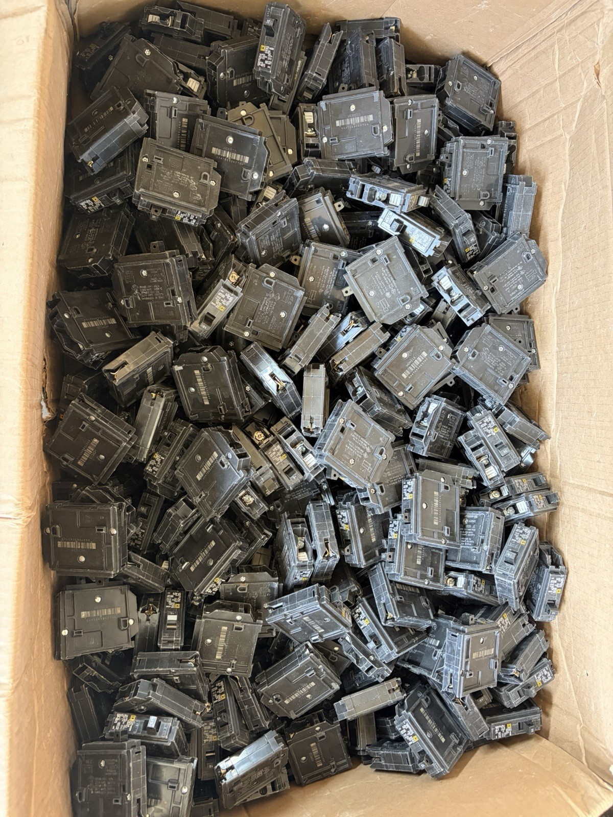 (10) Square D – HOM115CP Homeline 15 Amp Single-Pole Circuit Breaker