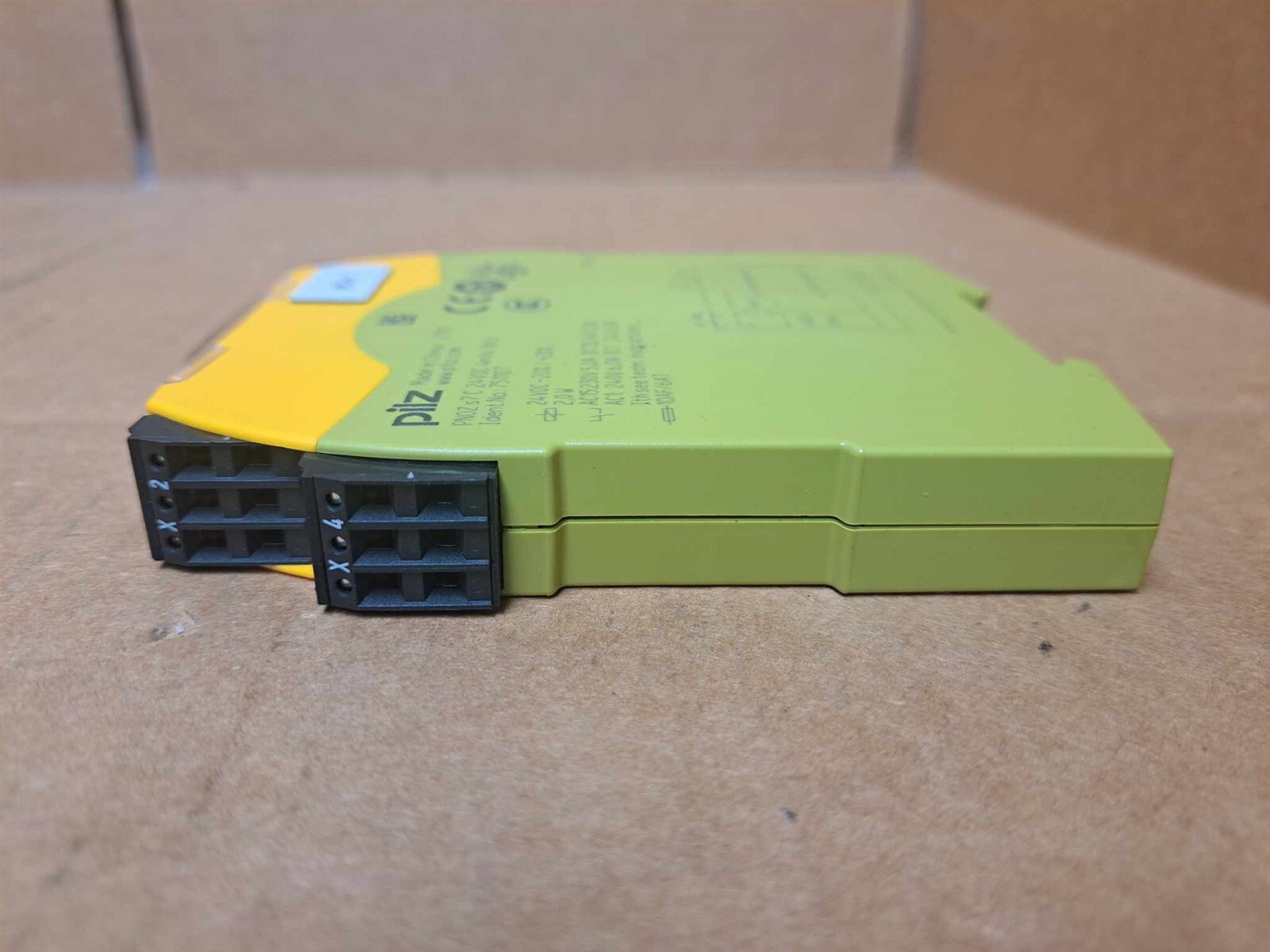 Pilz Safety Relay PN0Z s7 C 24VDC 4n/o 1n/c Ident.No. 751107