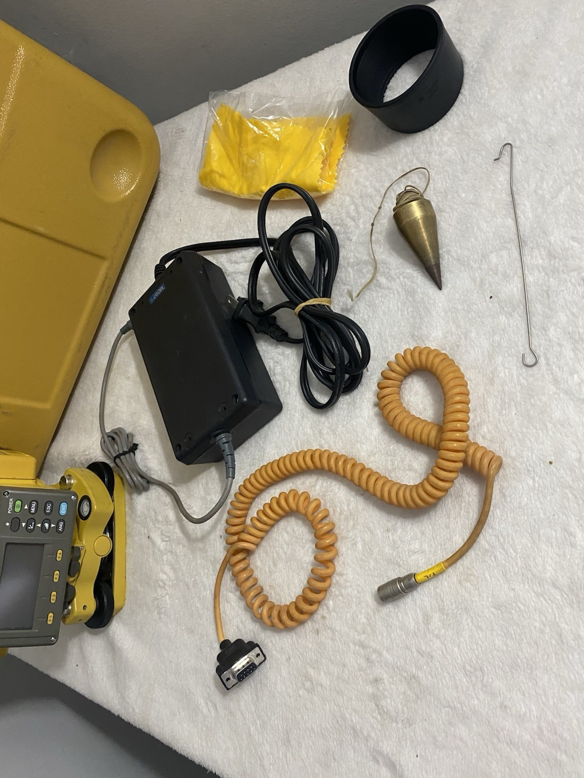 TOPCON GTS-233W ( GTS-230W Series) 3” Electronic Total Station W/ Case & Charger