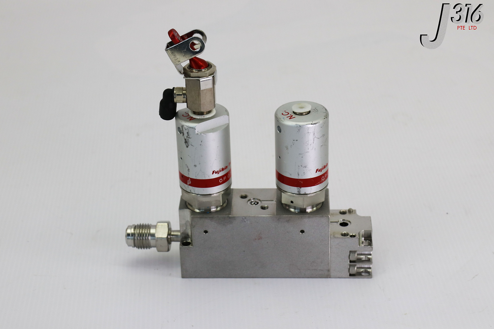 16957 FUJIKIN DIAPHRAGM BLOCK VALVES ASSY, TYPE N.C., O.P. 0.5~0.6MPA 477943