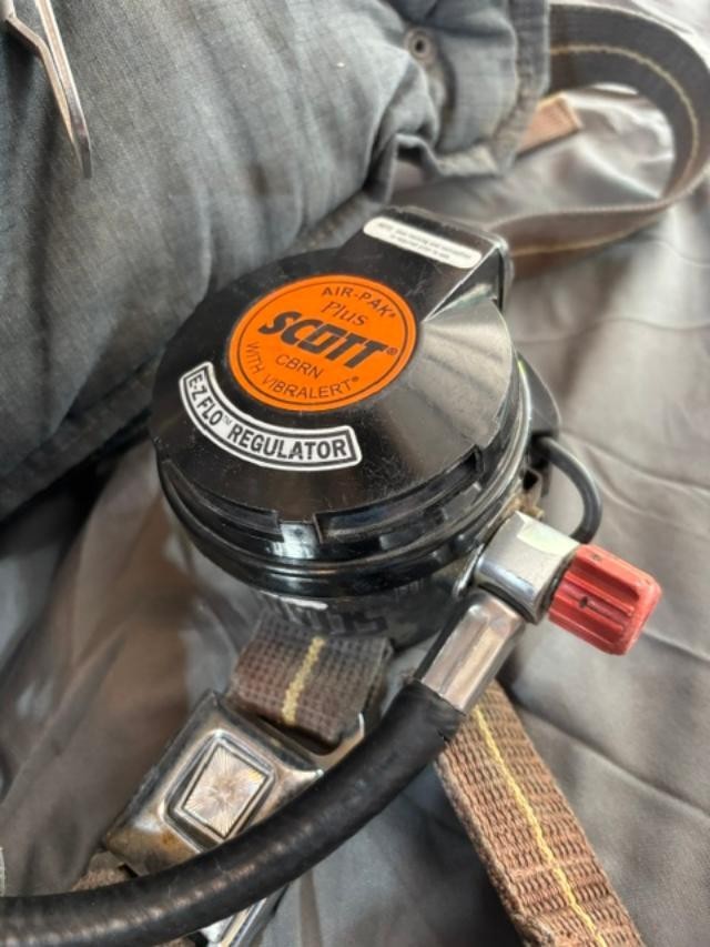 Scott 4.5 NXG2 SCBA Harness w/AirPak Plus & EZ Flo Regulator, Firefighter