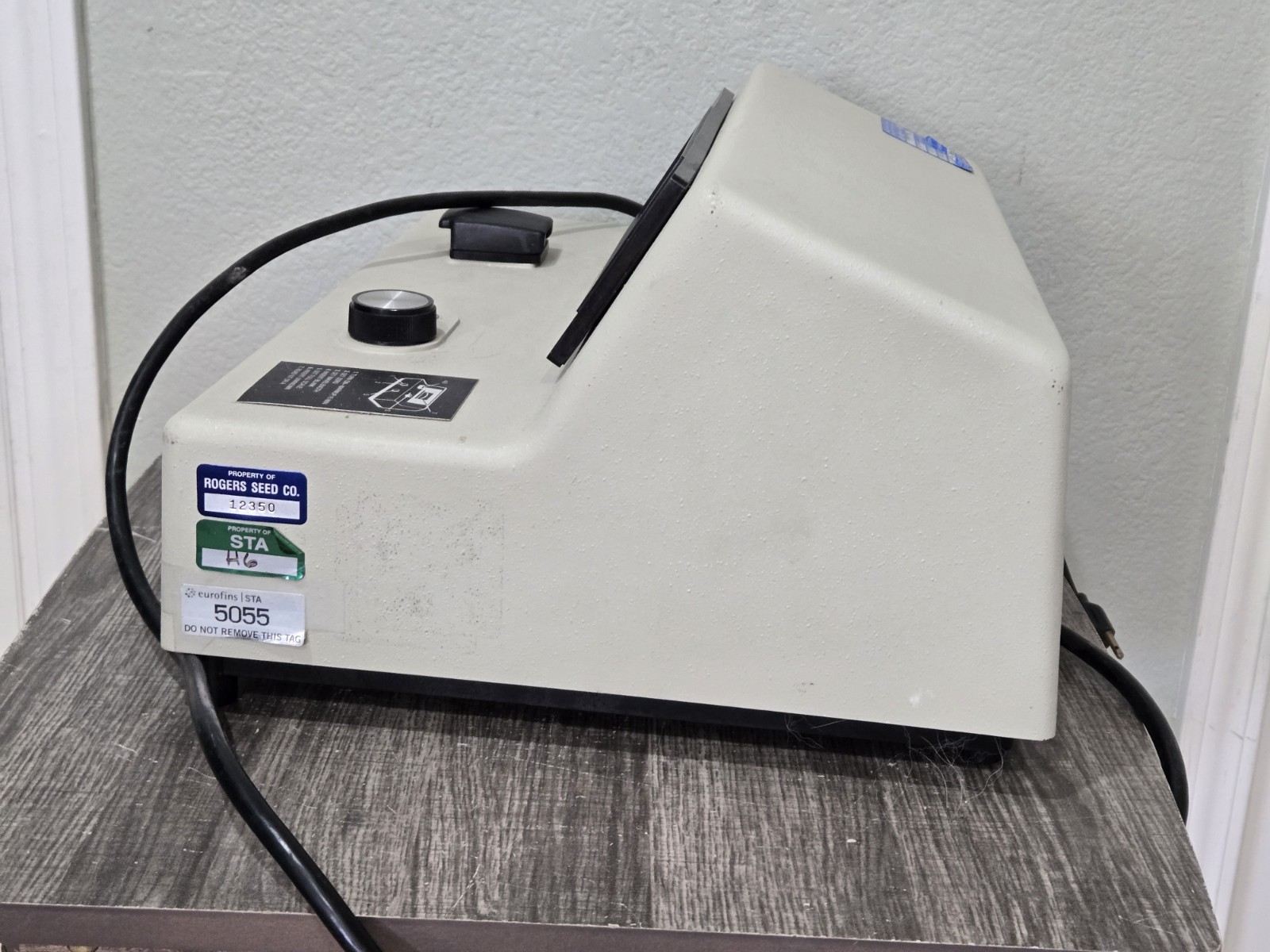 Bausch & Lomb Spectronic 20 Table-top Laboratory Spectrophotometer