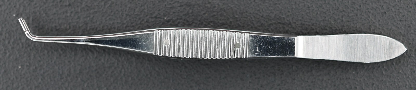 Storz E1818 Kelman-McPherson Corneal Suturing Forceps, Angled, 1×2 Teeth, 107mm