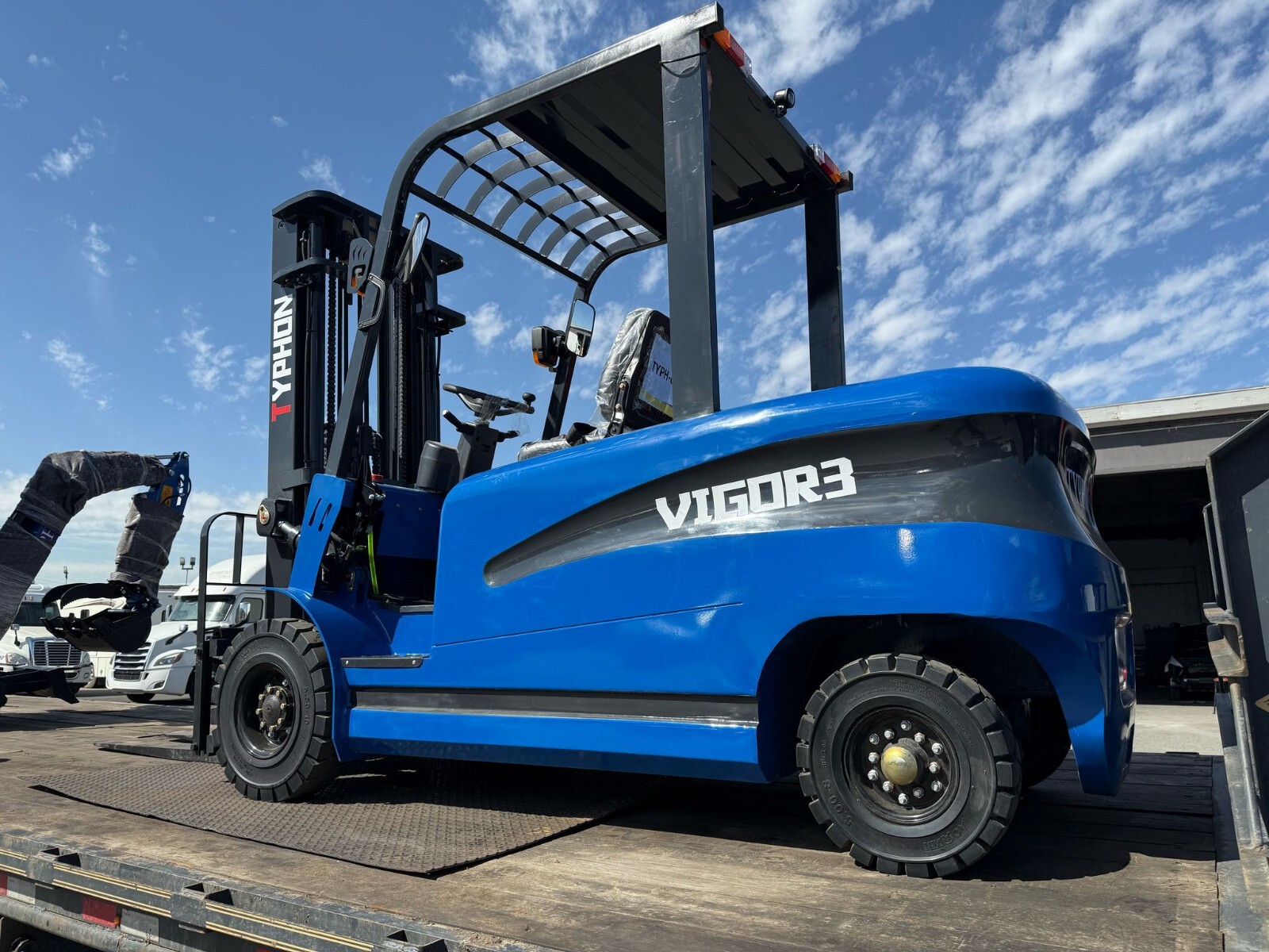 TYPHON VIGOR 3.0 Blue Electric Forklift 3 Ton Lifter Lift Truck Jitney Hi-Lo NEW