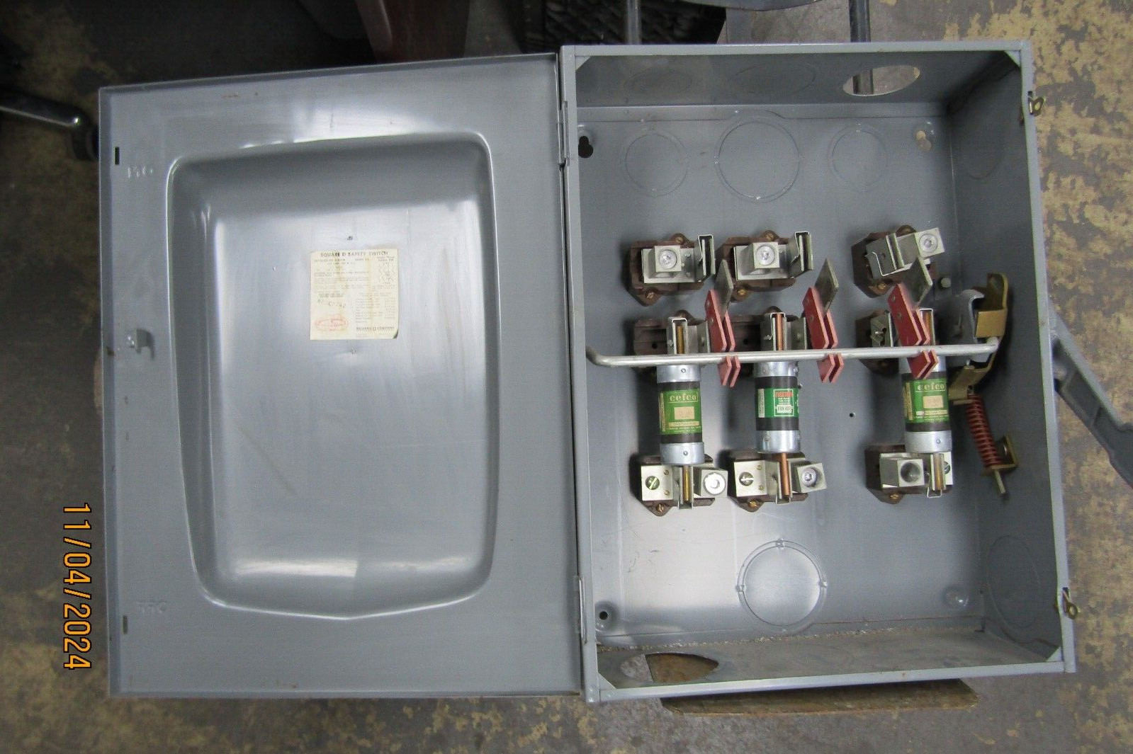 😏 SQUARE D 400 AMP FUSED SAFETY SWITCH 240 VAC 125 HP MAX 3Ø D325N