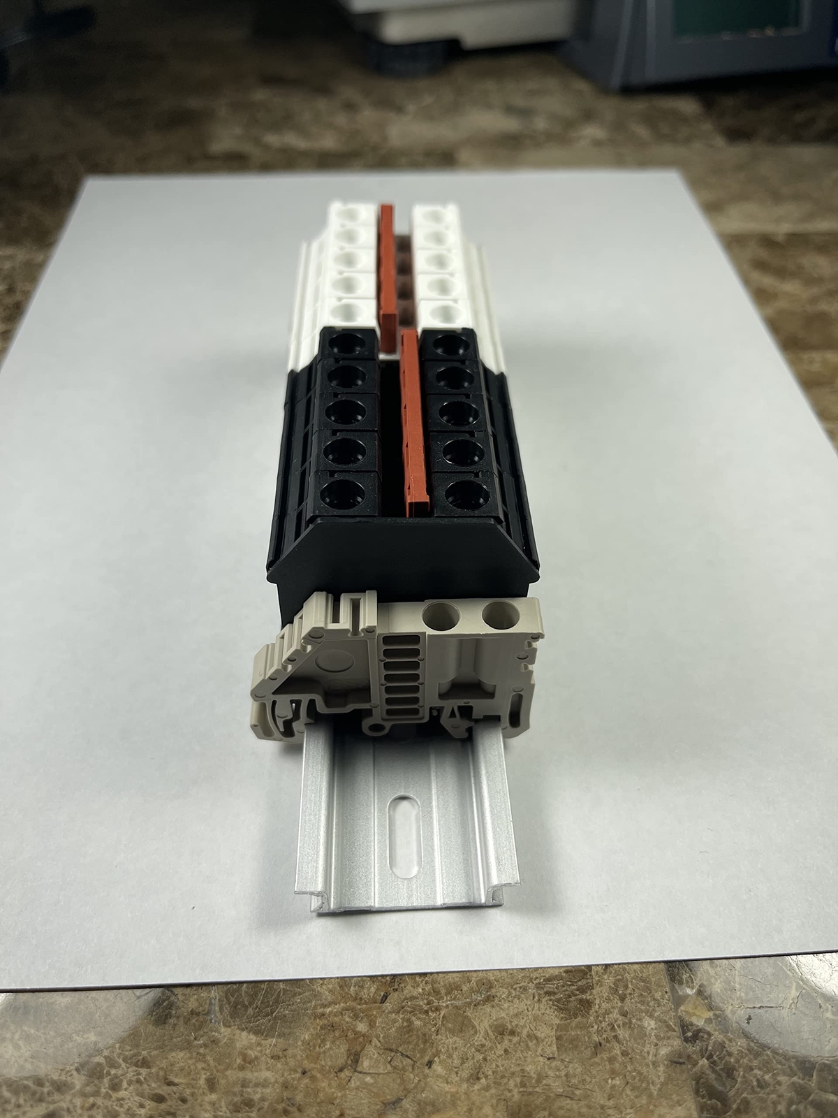 Dinkle Combiner DK10N White/Black 10 Gang with Jumpers Inserted DIN Rail Term…