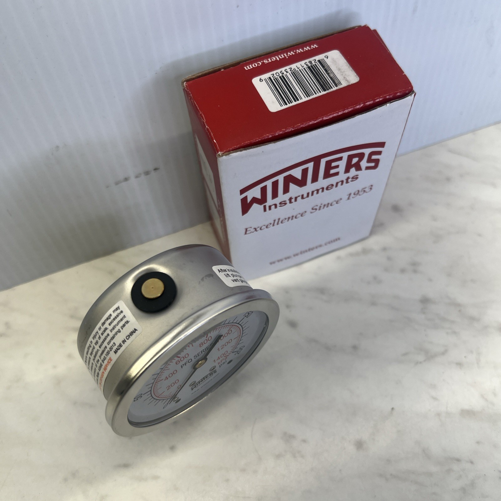 Winters PFQ806 Pressure Gauge 2-1/2in 0-200psi 1/4in Npt