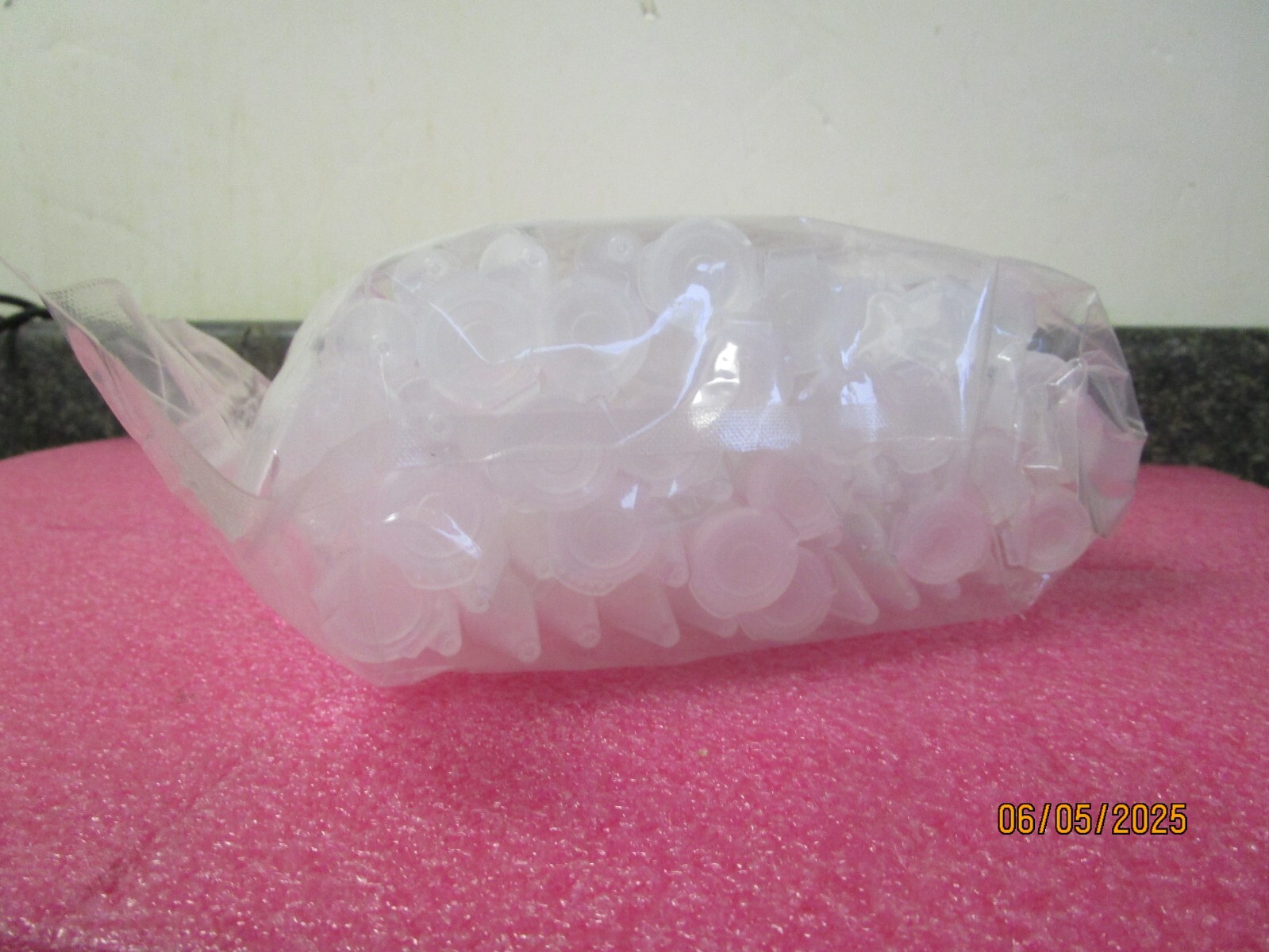 Qty (300) CELLTREAT 15mL Centrifuge Tube Snap-Pop Lid Code 229496 EXP 2026-03